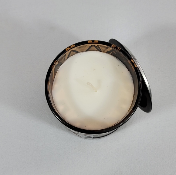 Darsee & David's Madagascar Vanilla & Cedar 1-Wick Glass Jar Candle - Picture 2 of 10